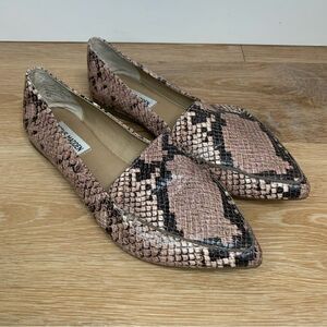 Steve Madden Pointed Toe Snake Skin Loafers